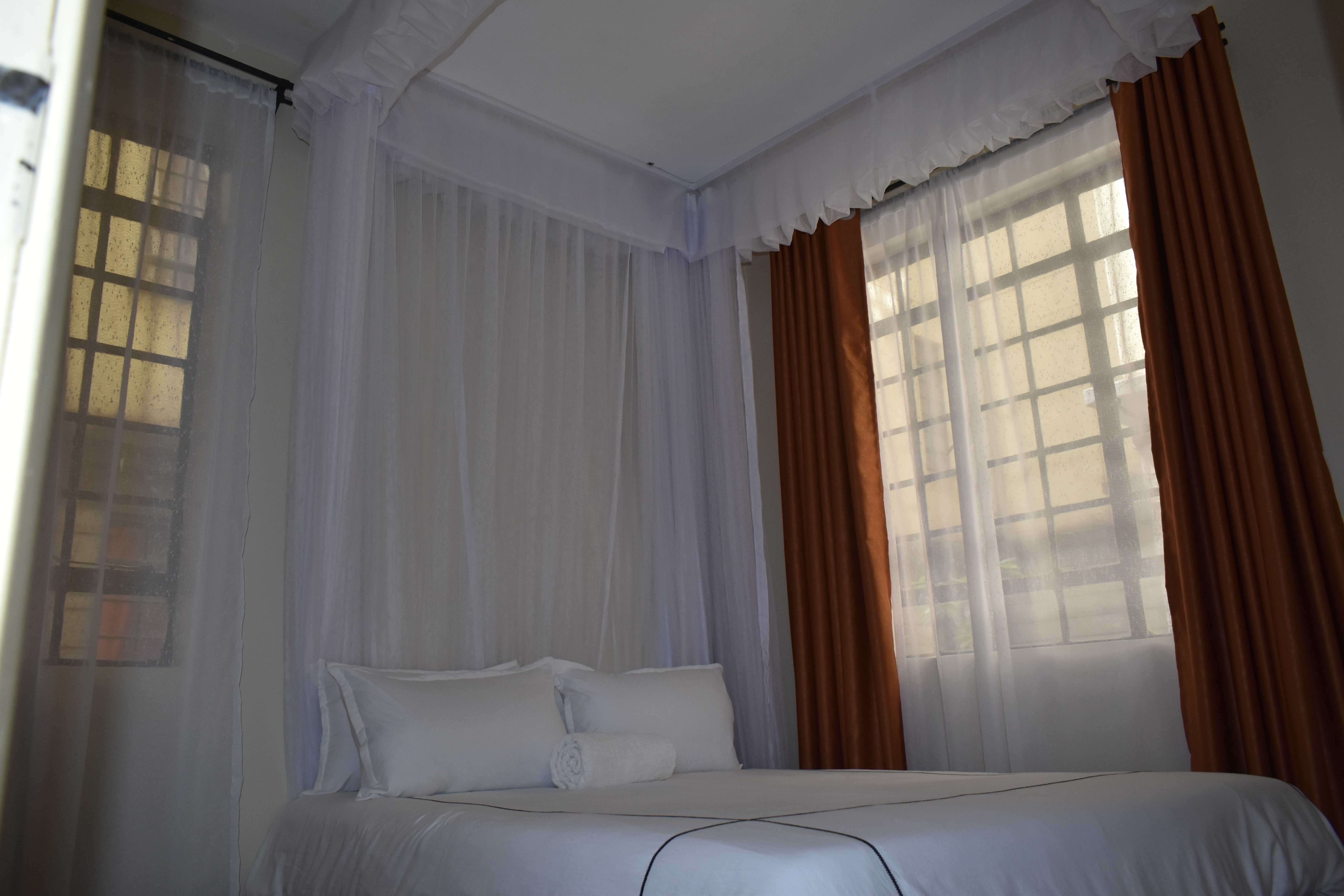 Warm bedroom ambiance